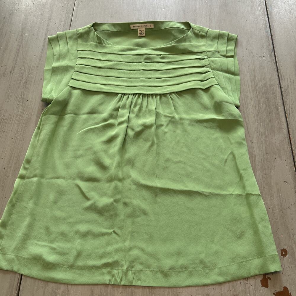 Banana Republic Green 100% Silk Pleated Shirt Sz S Petite
